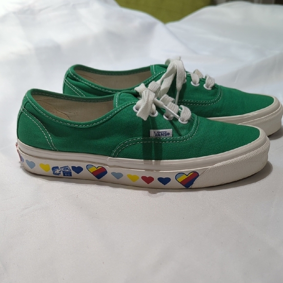 Vans Green Style 44 Sneakers with Colorful Heart Accents M 6, Very Cool!!! - Picture 1 of 16